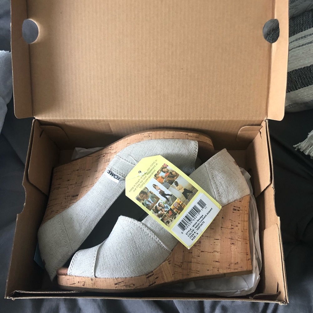 NWT Toms Wedge